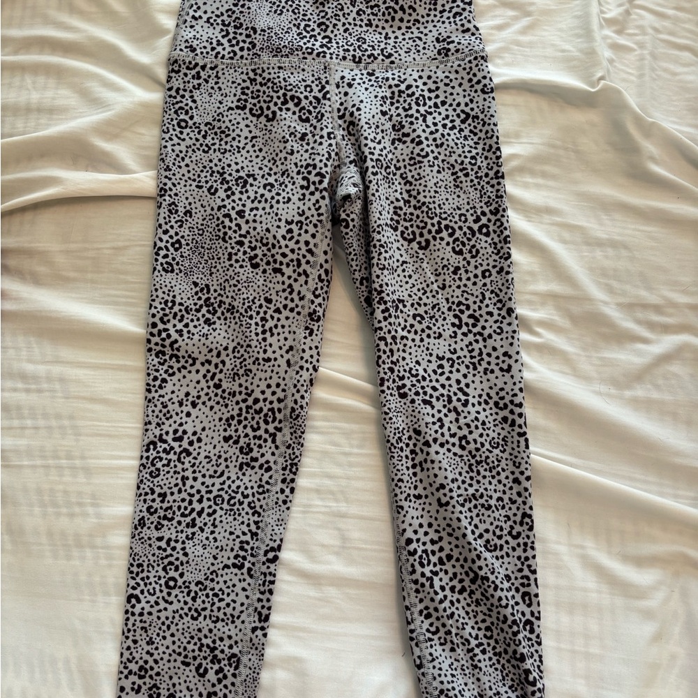 Fleo Leopard Print Gray Leggings crop